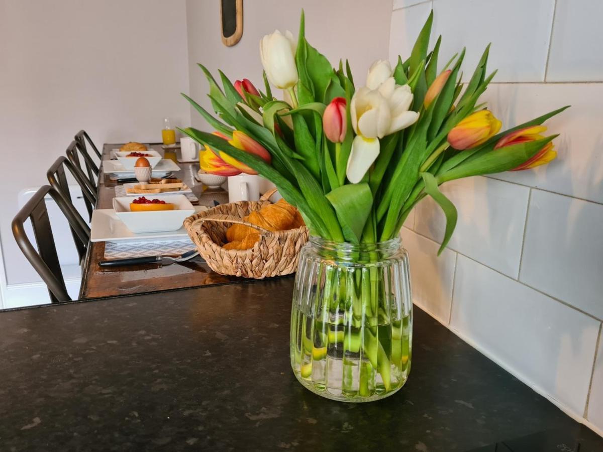 The Mews by Spires: Charming Stay with Complimentary Duck Burton-upon-Trent Exterior photo