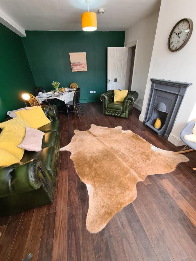 The Mews by Spires: Charming Stay with Complimentary Duck Burton-upon-Trent Exterior photo