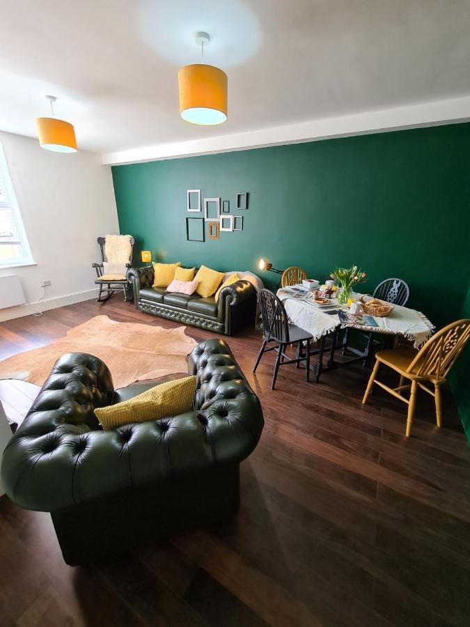 The Mews by Spires: Charming Stay with Complimentary Duck Burton-upon-Trent Exterior photo