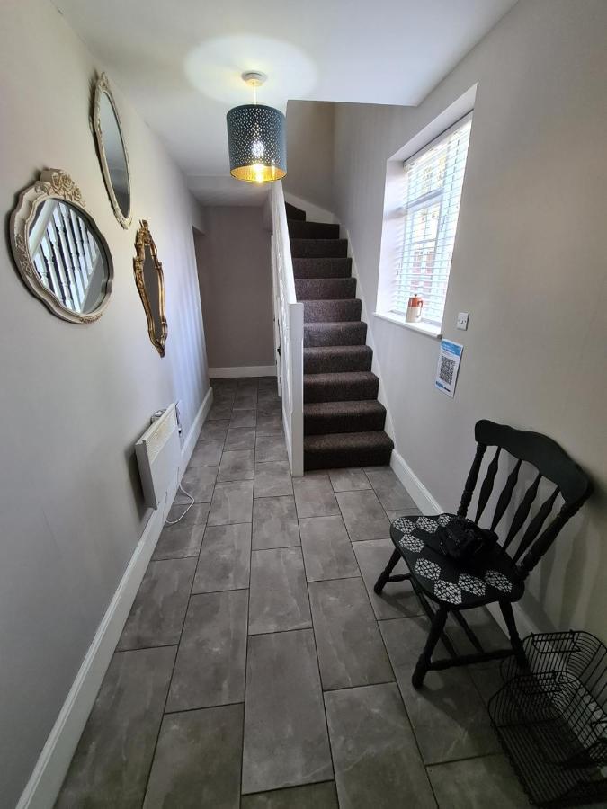 The Mews by Spires: Charming Stay with Complimentary Duck Burton-upon-Trent Exterior photo