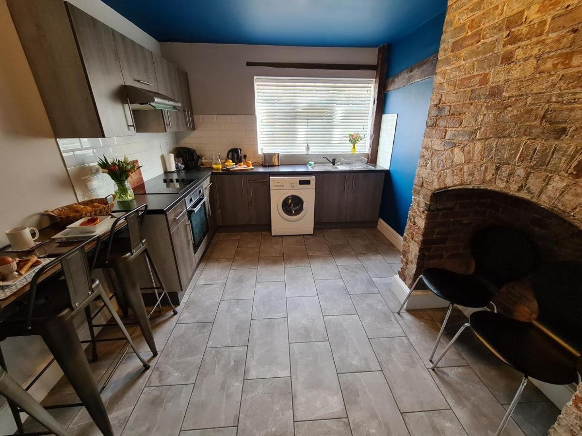 The Mews by Spires: Charming Stay with Complimentary Duck Burton-upon-Trent Exterior photo