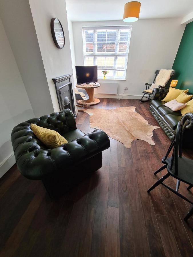 The Mews by Spires: Charming Stay with Complimentary Duck Burton-upon-Trent Exterior photo