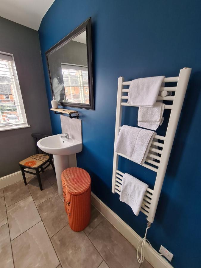 The Mews by Spires: Charming Stay with Complimentary Duck Burton-upon-Trent Exterior photo