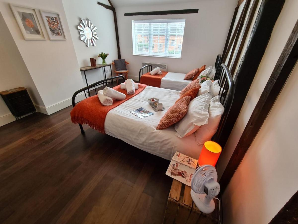 The Mews by Spires: Charming Stay with Complimentary Duck Burton-upon-Trent Exterior photo