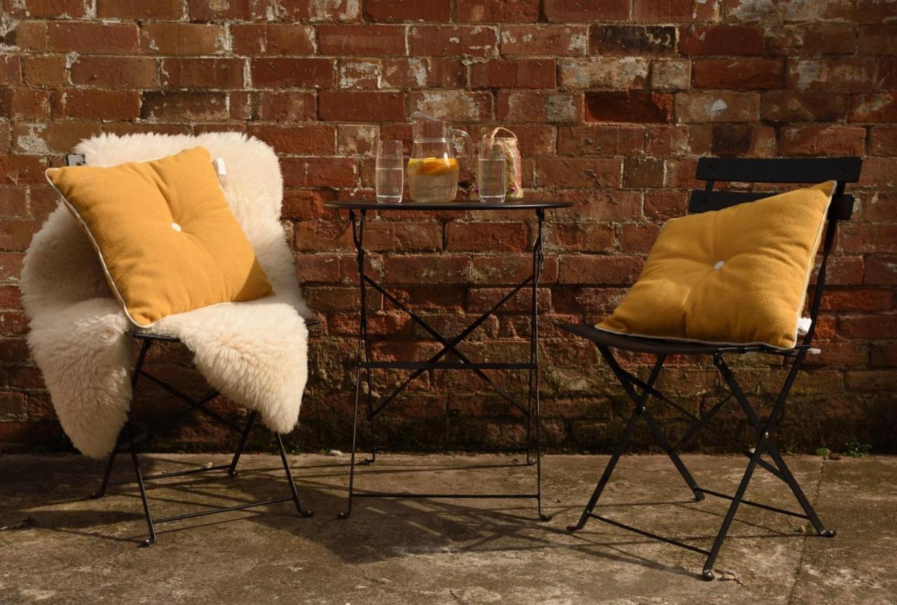 The Mews by Spires: Charming Stay with Complimentary Duck Burton-upon-Trent Exterior photo