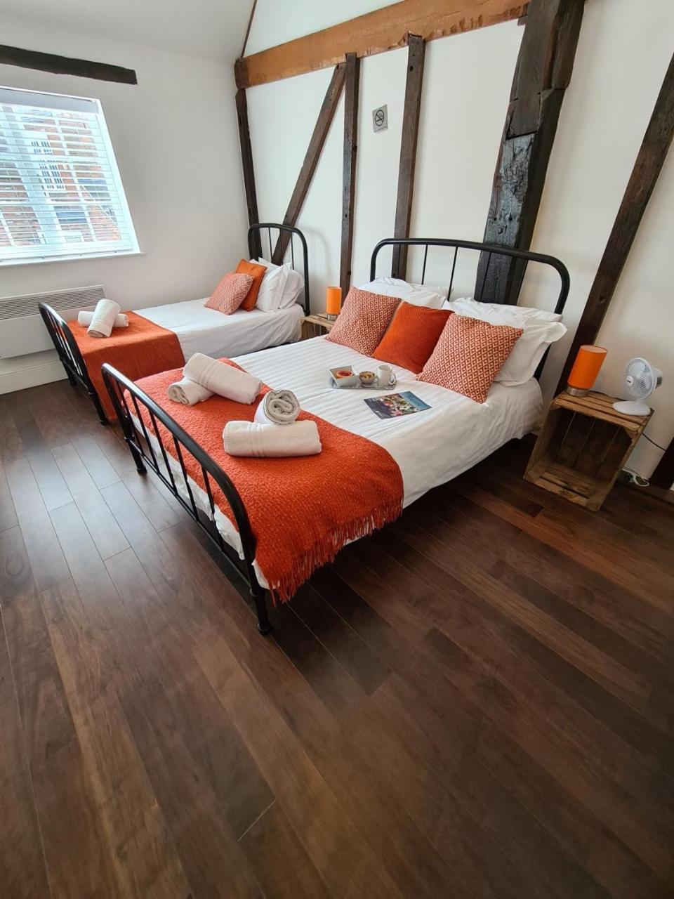 The Mews by Spires: Charming Stay with Complimentary Duck Burton-upon-Trent Exterior photo